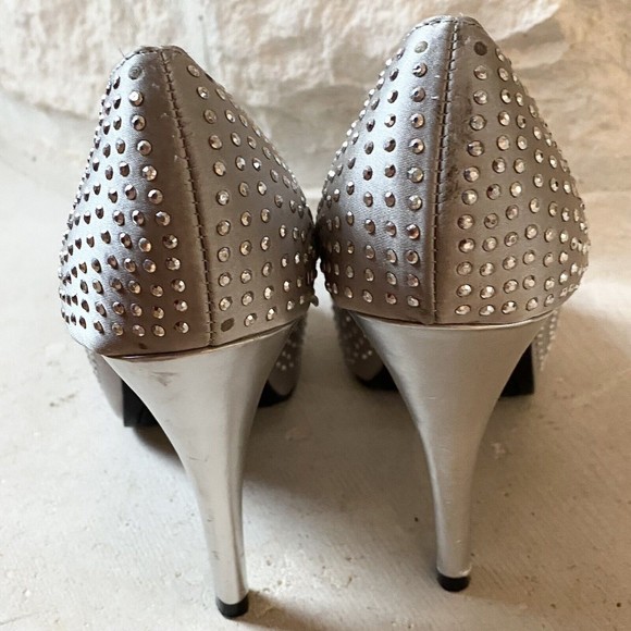 Rampage Women's Gimme Platform Pumps Dress Shoes Silver Studded Satin Size 8M - Picture 5 of 7